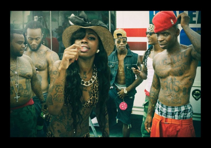 Dirty Dancing: Cómo los raperos se juntan en los clubes de striptease de Atlanta Dirty Dancing: Cómo los raperos se juntan en los clubes de striptease de Atlanta