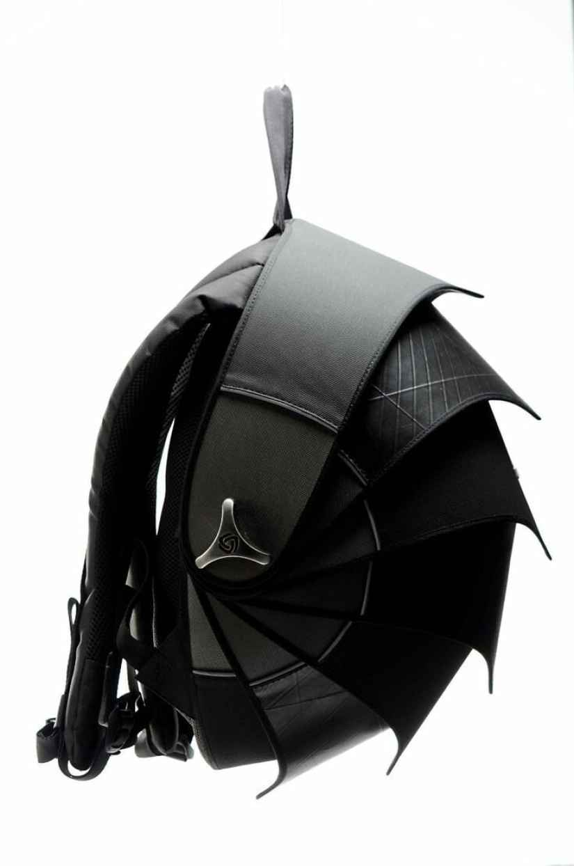 Diseñadores de Colombia han creado una mochila-caparazón de neumáticos viejos