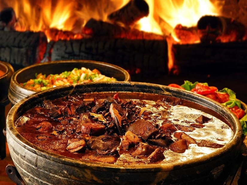 Dishes that are worth trying while traveling around the world