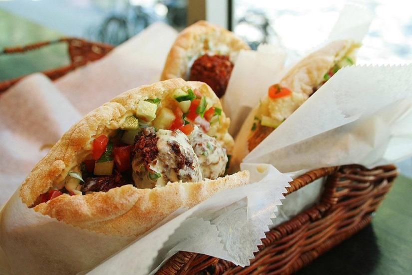 Dishes that are worth trying while traveling around the world