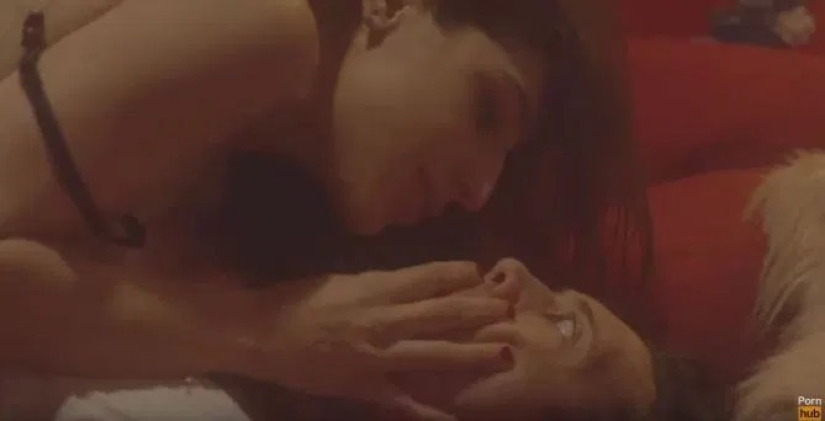 Disney Studio star Bella Thorne, received a Pornhub award