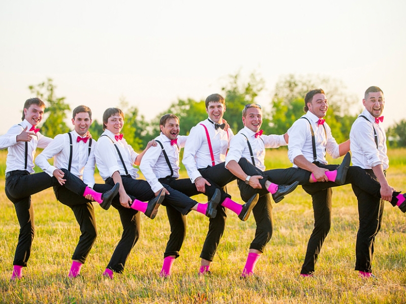 Divertidas fotos de boda con la participación de los amigos del novio.