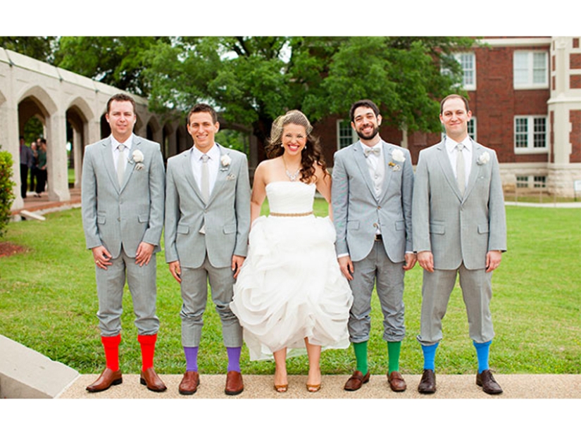 Divertidas fotos de boda con la participación de los amigos del novio.