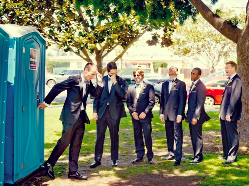 Divertidas fotos de boda con la participación de los amigos del novio.