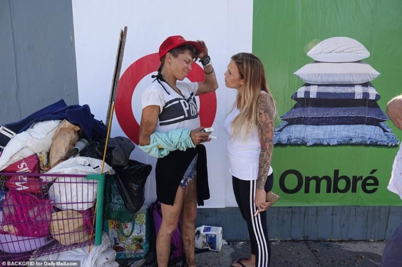 Does not wash so as not to be raped: the model, who became a homeless woman, refused help and returned to the streets