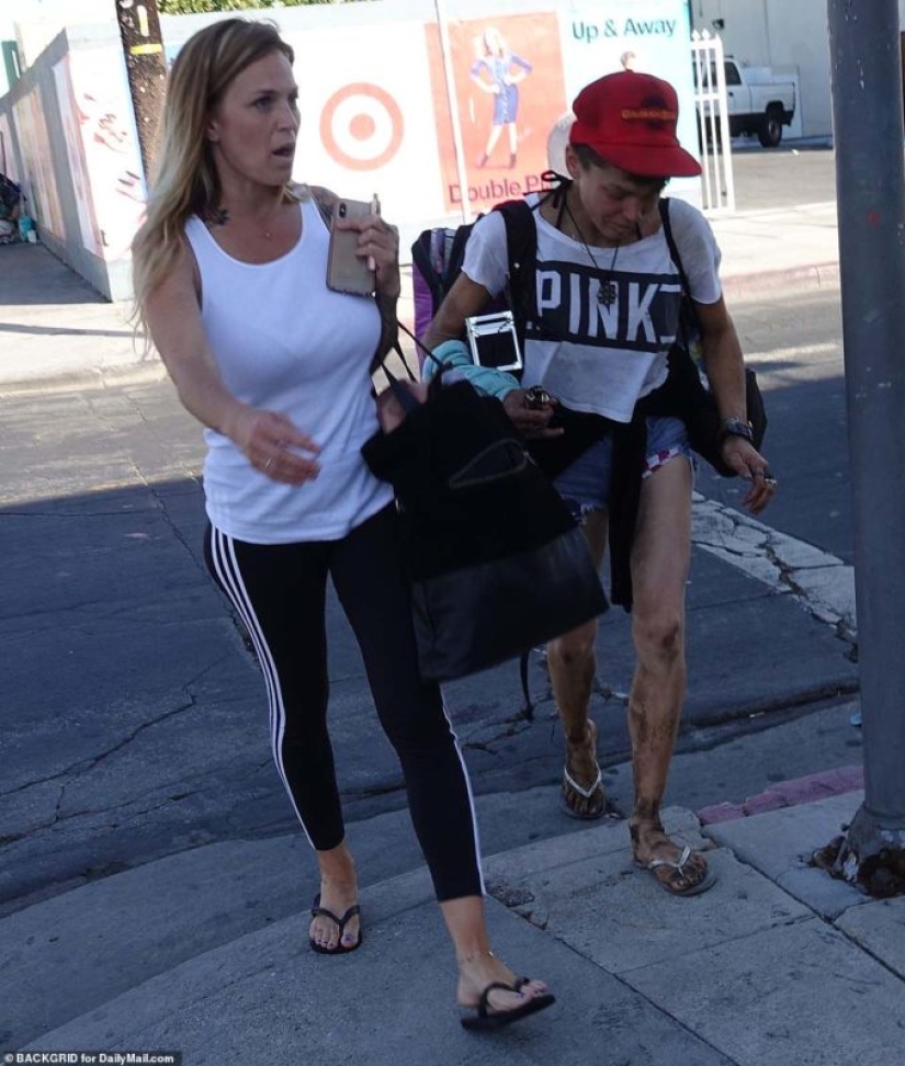 Does not wash so as not to be raped: the model, who became a homeless woman, refused help and returned to the streets