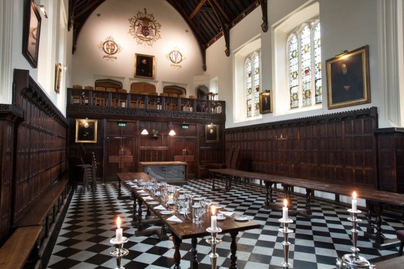 Doing homework at the fountain of the XIV century: one day in the life of a Cambridge student
