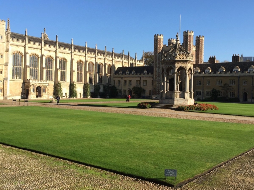 Doing homework at the fountain of the XIV century: one day in the life of a Cambridge student