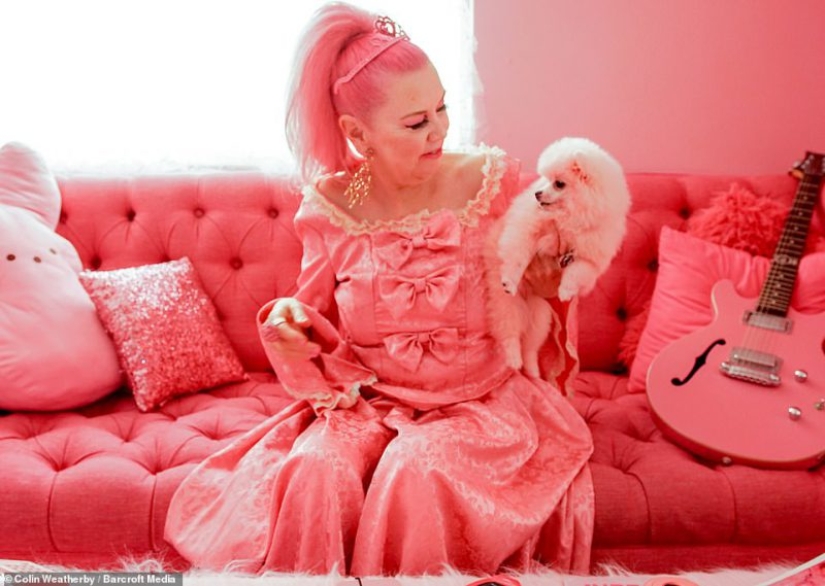 Dos hermanas se conocieron: La Reina del Rosa y la señorita Sunny se hicieron mejores amigas Dos hermanas se conocieron: La Reina del Rosa y la señorita Sunny se hicieron mejores amigas