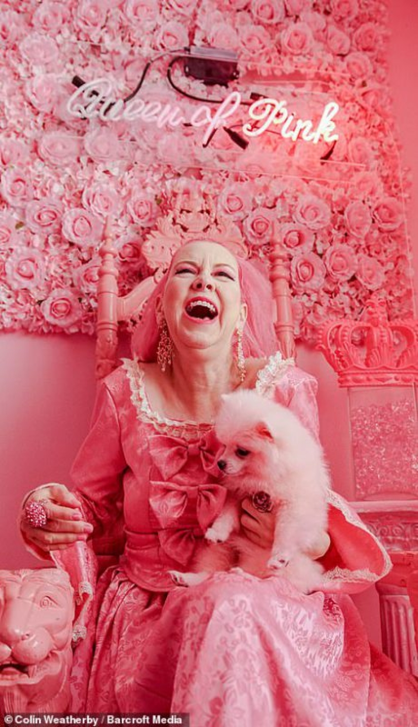 Dos hermanas se conocieron: La Reina del Rosa y la señorita Sunny se hicieron mejores amigas Dos hermanas se conocieron: La Reina del Rosa y la señorita Sunny se hicieron mejores amigas