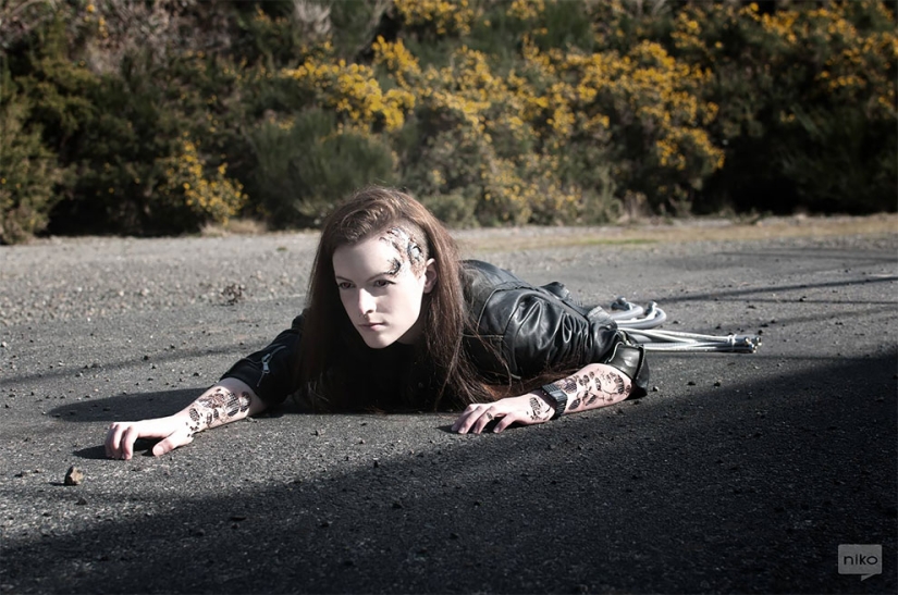 Drink oil, clean contacts: the Frenchman showed the everyday life of simple robots