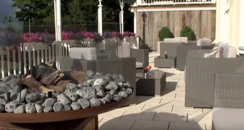 Echemos un vistazo al hotel donde el monarca de Tailandia está en cuarentena con un harén