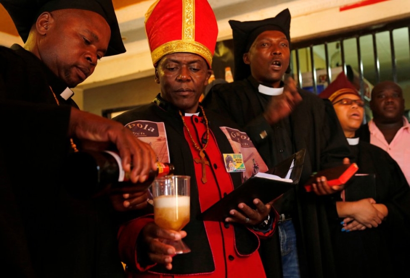 "¡El alcohol no tiene nada de malo!": cómo se celebran los servicios en una iglesia para borrachos "¡El alcohol no tiene nada de malo!": cómo se celebran los servicios en una iglesia para borrachos