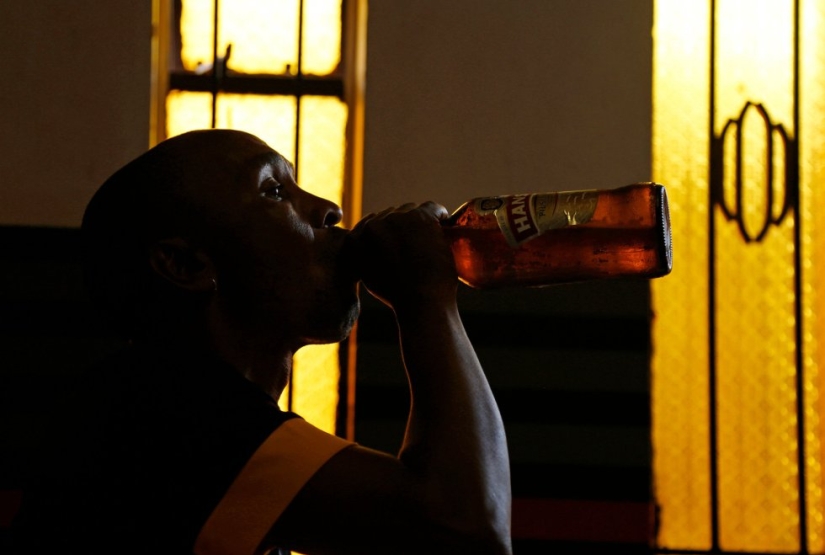 "¡El alcohol no tiene nada de malo!": cómo se celebran los servicios en una iglesia para borrachos "¡El alcohol no tiene nada de malo!": cómo se celebran los servicios en una iglesia para borrachos