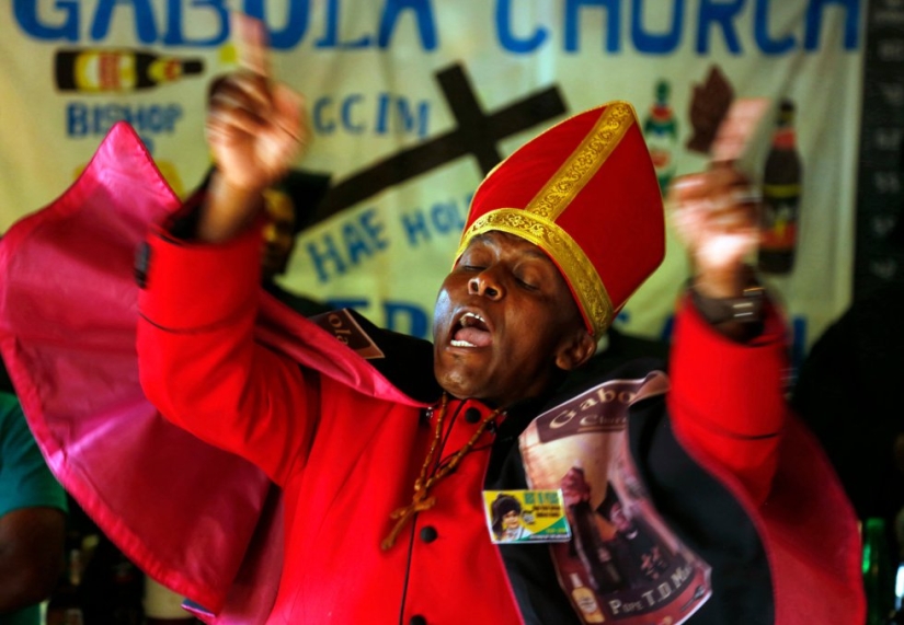 "¡El alcohol no tiene nada de malo!": cómo se celebran los servicios en una iglesia para borrachos "¡El alcohol no tiene nada de malo!": cómo se celebran los servicios en una iglesia para borrachos