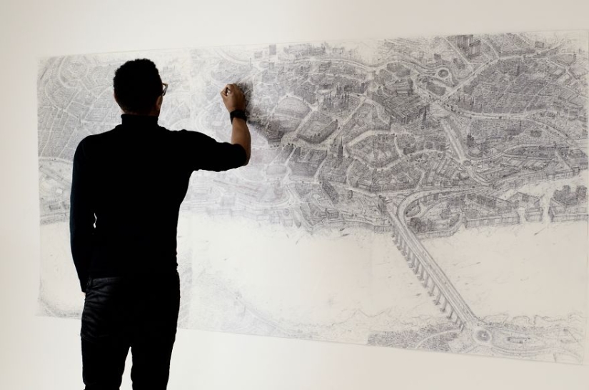El artista decidió dibujar a mano las 69 ciudades del Reino Unido, y puede llevar 17 años