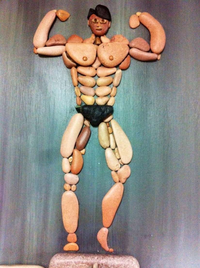 El artista hace pinturas increíblemente realistas a partir de piedras encontradas en la playa