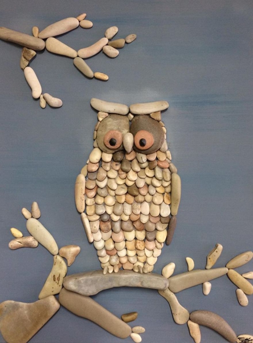 El artista hace pinturas increíblemente realistas a partir de piedras encontradas en la playa