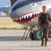 El avión de la película "The Expendables-3" con los insuperables Schwarzenegger y Stallone aterrizó en Kiev