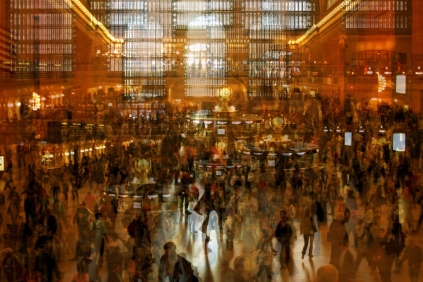 El bullicio de la metrópoli en fotos abstractas del italiano Alessio Trerotoli