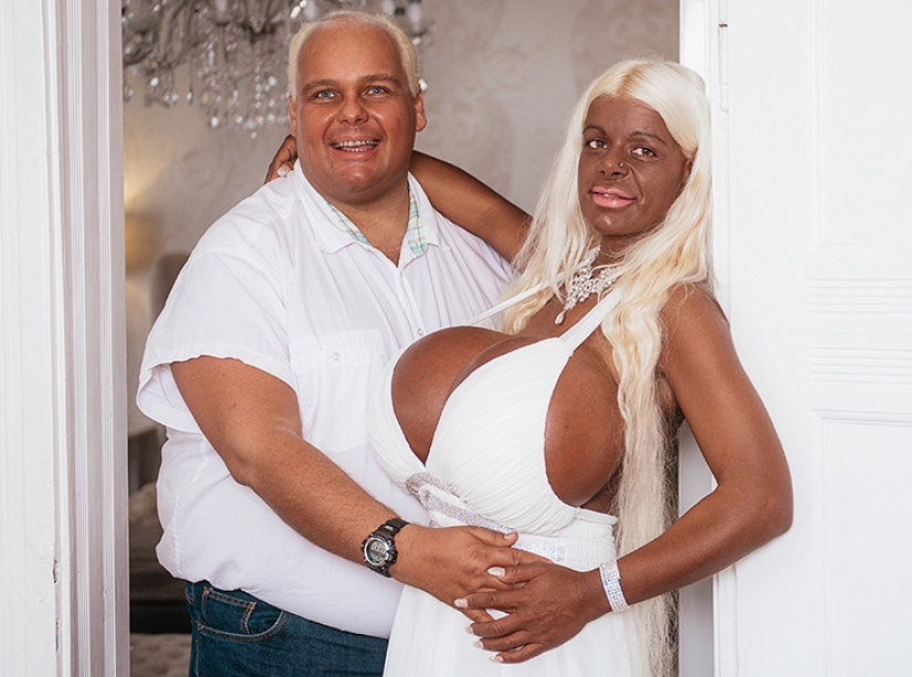 El Club de los Enamorados: cómo son los compañeros de vida de las mujeres obsesionadas con el plástico