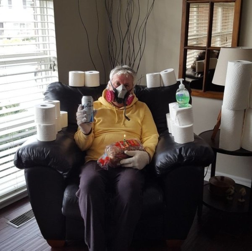 El coronavirus no es un obstáculo, ni la forma en que las personas celebran sus cumpleaños durante una pandemia El coronavirus no es un obstáculo, ni la forma en que las personas celebran sus cumpleaños durante una pandemia