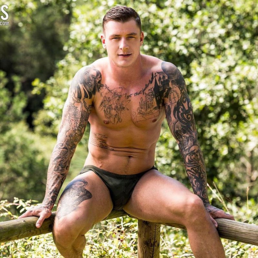 El ejército británico dejó el servicio y comenzó a actuar en el porno gay. Pero no es lo que pensabas, es solo un trabajo