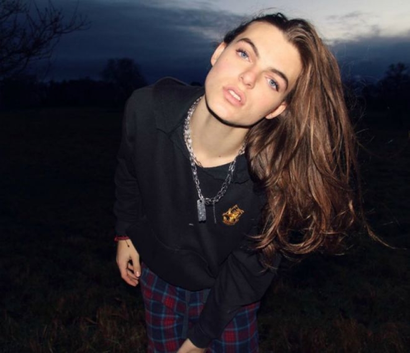 El hijo de Elizabeth Hurley se convierte en mujer: 15" impresionantes " fotos