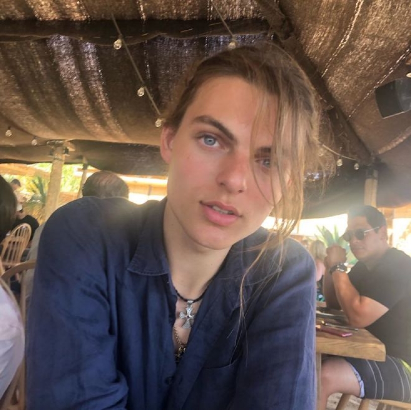 El hijo de Elizabeth Hurley se convierte en mujer: 15" impresionantes " fotos