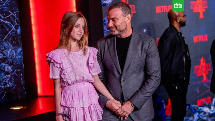 El hijo de la pareja de estrellas Naomi Watts y Liv Schreiber parece haberse convertido en una hija El hijo de la pareja de estrellas Naomi Watts y Liv Schreiber parece haberse convertido en una hija