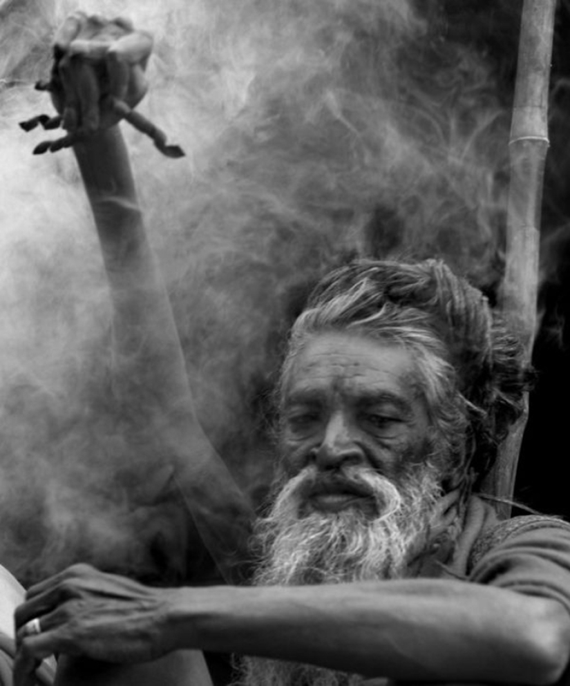 El hindú ha estado levantando la mano durante 44 años