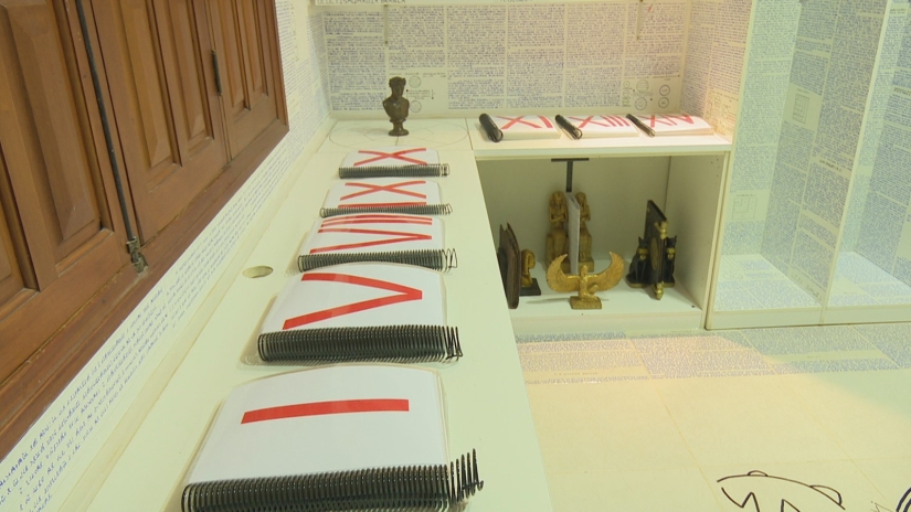 El misterio del brasileño desaparecido que solo dejó escritos misteriosos en su habitación