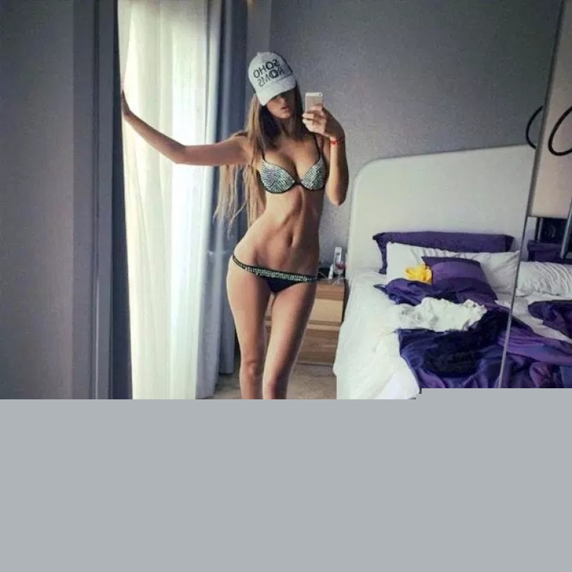 El monarca malasio rompió con su esposa rusa por intimidad en la piscina
