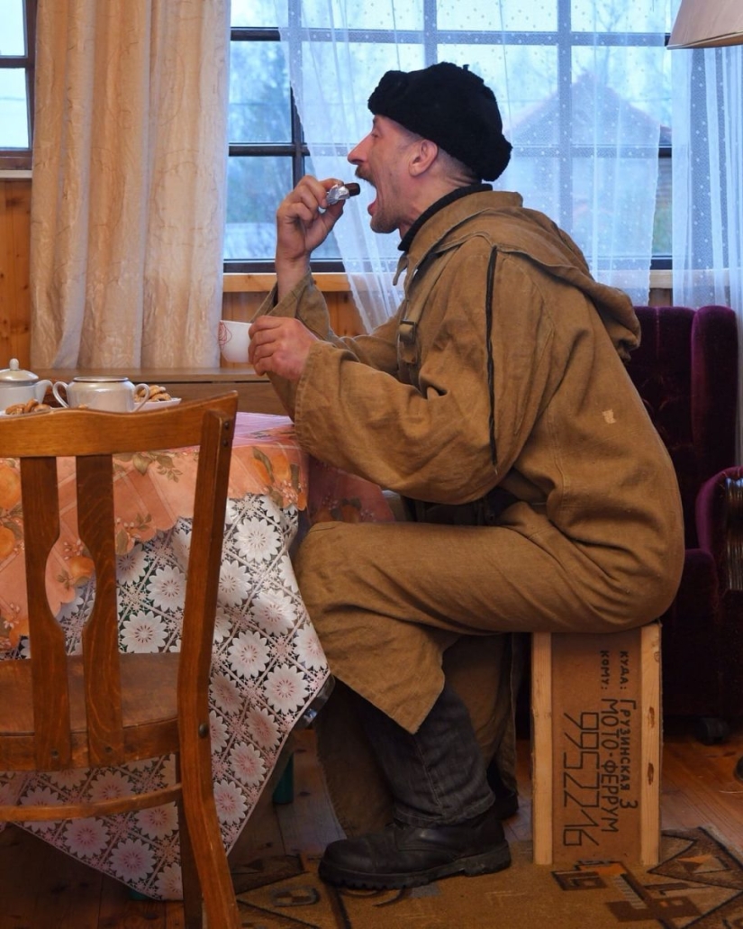 El Petersburger es como dos gotas de agua como el cartero Pechkin de Prostokvashino El Petersburger es como dos gotas de agua como el cartero Pechkin de Prostokvashino