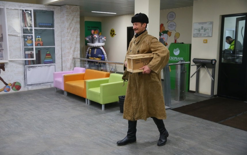 El Petersburger es como dos gotas de agua como el cartero Pechkin de Prostokvashino El Petersburger es como dos gotas de agua como el cartero Pechkin de Prostokvashino