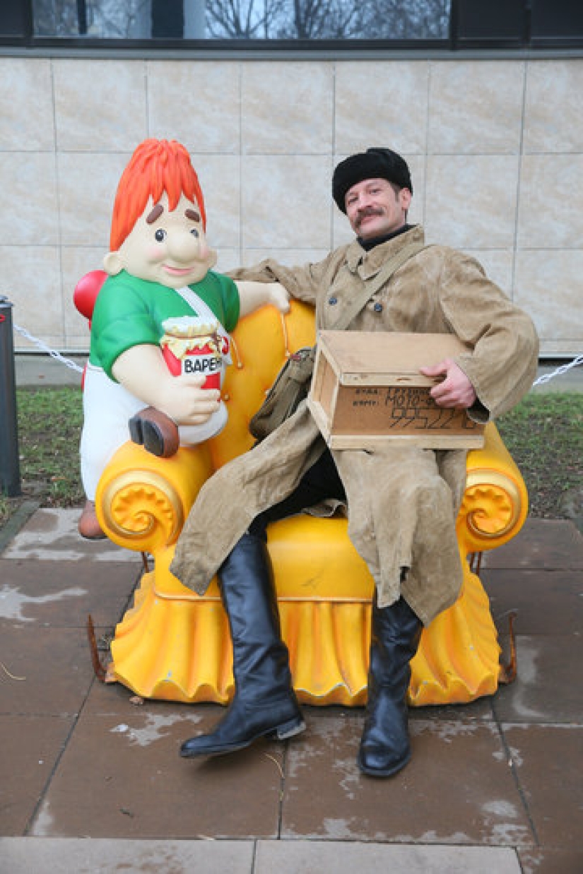 El Petersburger es como dos gotas de agua como el cartero Pechkin de Prostokvashino El Petersburger es como dos gotas de agua como el cartero Pechkin de Prostokvashino