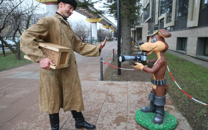 El Petersburger es como dos gotas de agua como el cartero Pechkin de Prostokvashino El Petersburger es como dos gotas de agua como el cartero Pechkin de Prostokvashino