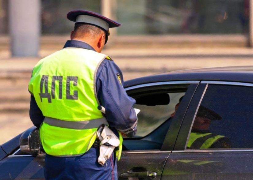 El piloto de carreras demandó a la policía de tránsito por 93 multas, utilizando una laguna en la ley El piloto de carreras demandó a la policía de tránsito por 93 multas, utilizando una laguna en la ley