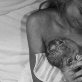El primer "hola": un proyecto fotográfico sobre el primer encuentro de mamá y bebé