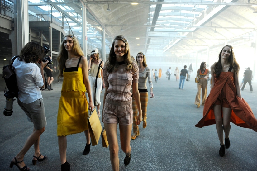 El reverso de la moda: lo que esconde el podio El reverso de la moda: lo que esconde el podio