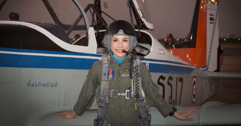 El rey de Tailandia se casó con un general (por segunda vez en un año) El rey de Tailandia se casó con un general (por segunda vez en un año)