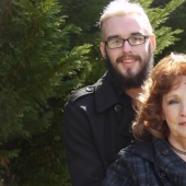 El secreto de la felicidad familiar: cómo viven los cónyuges amorosos con una diferencia de edad de 53 años