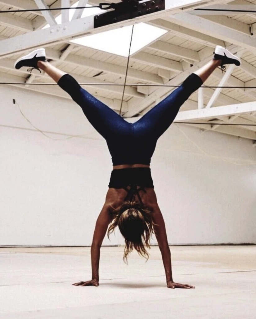 El stand "star": una nueva pose en Instagram, en la que las estrellas demuestran su flexibilidad y fuerza El stand "star": una nueva pose en Instagram, en la que las estrellas demuestran su flexibilidad y fuerza