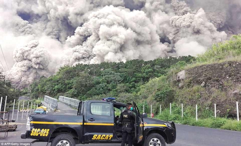 El volcán de Fuego en Guatemala mató a 69 personas en un día. El número de muertos está creciendo