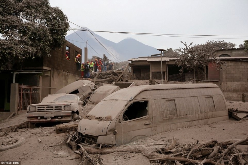 El volcán de Fuego en Guatemala mató a 69 personas en un día. El número de muertos está creciendo