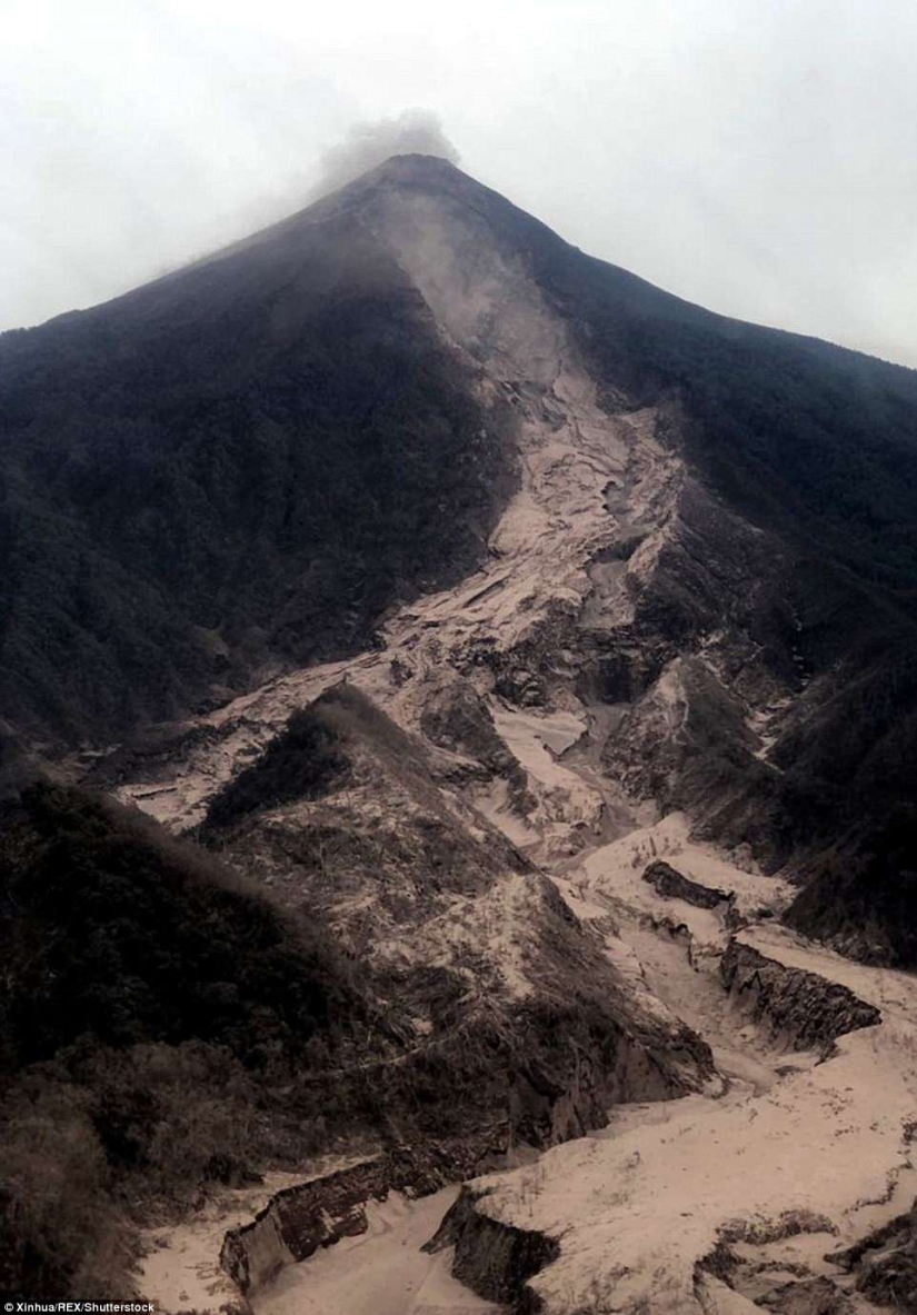 El volcán de Fuego en Guatemala mató a 69 personas en un día. El número de muertos está creciendo