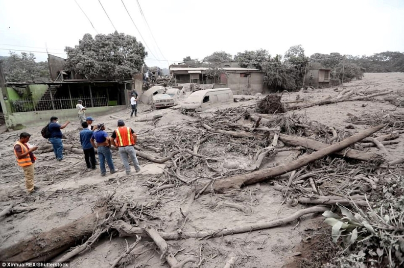 El volcán de Fuego en Guatemala mató a 69 personas en un día. El número de muertos está creciendo