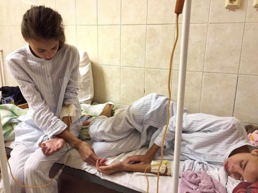 En el cautiverio de Kashchey: la delgadez mortal casi mata a las hermanas gemelas de Rusia