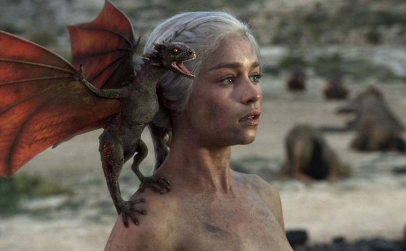 En la web aparecieron fotos de Emilia Clarke después de un derrame cerebral y una trepanación craneal En la web aparecieron fotos de Emilia Clarke después de un derrame cerebral y una trepanación craneal