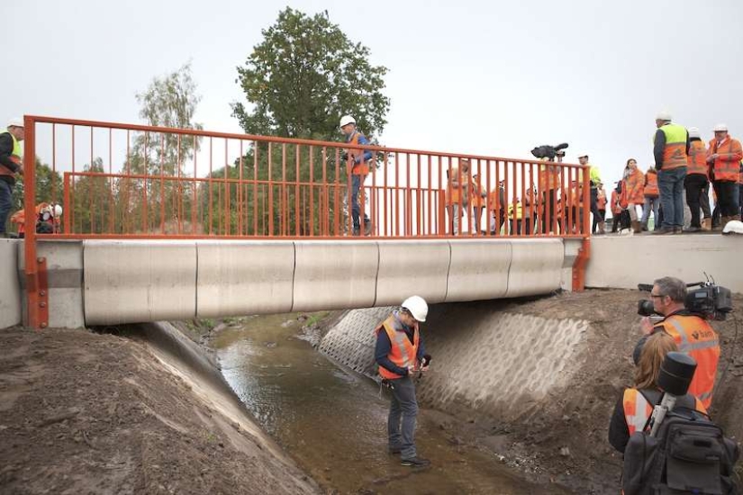 En los Países Bajos, se imprimió en una impresora 3D un puente capaz de soportar 40 camiones En los Países Bajos, se imprimió en una impresora 3D un puente capaz de soportar 40 camiones